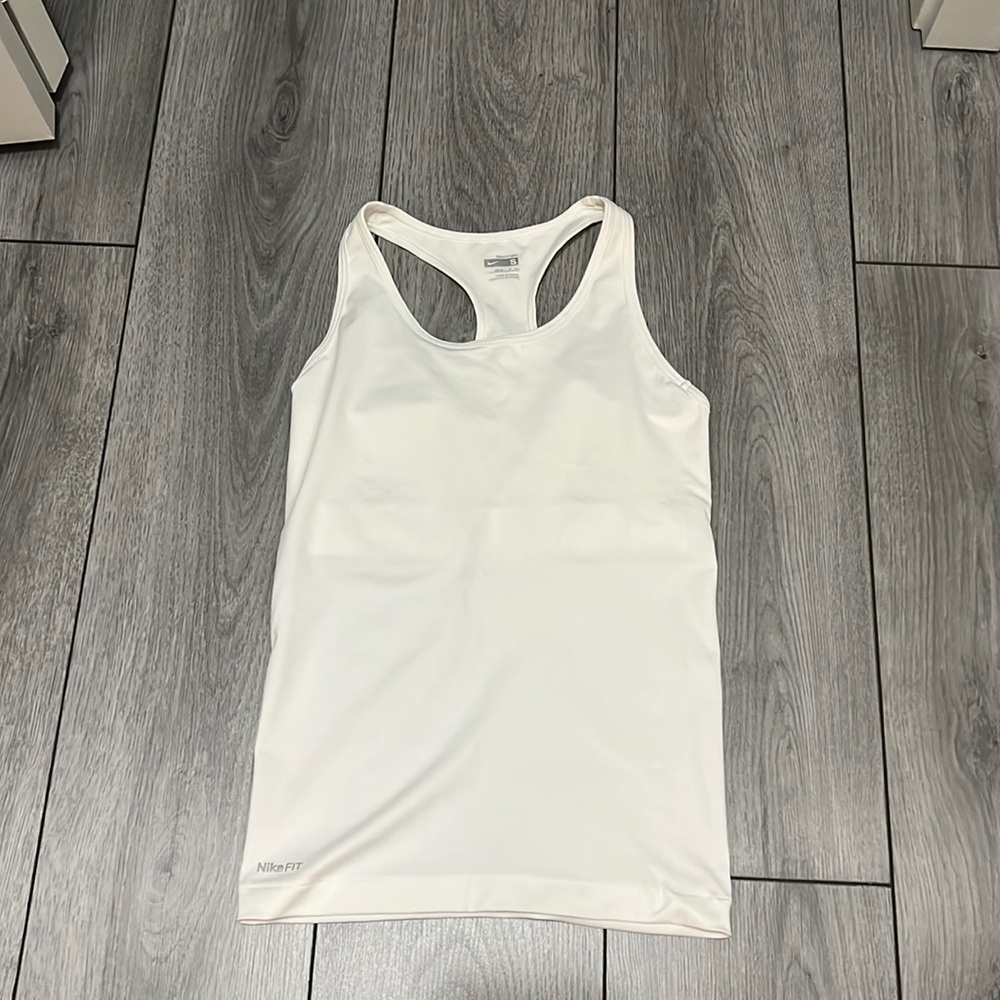 Nike fit womens workout top